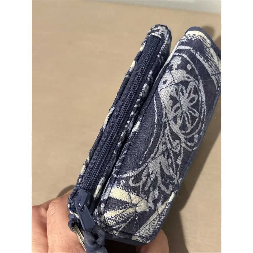 Vera Bradley Blue Paisley Wristlet Wallet ID Holder - Picture 4 of 5